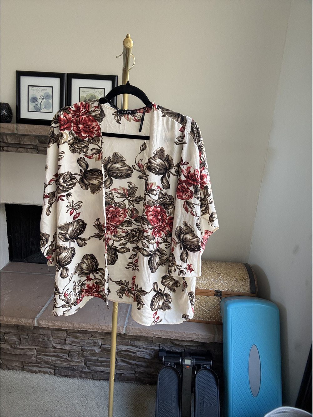 Papaya Cream floral short-sleeve kimono Size Medium